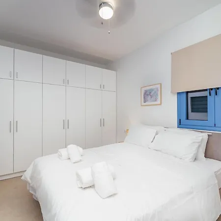 Luxury Waterfront - East Coast