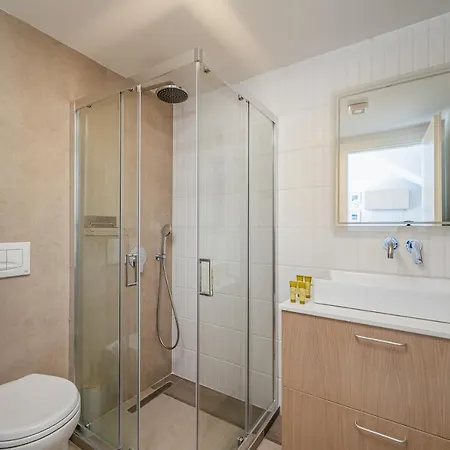 Luxury Waterfront - East Coast Appartement