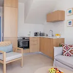 Luxury Waterfront Apartment - East Coast *