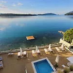 Luxury Waterfront Apartment - East Coast *