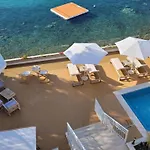 Luxury Waterfront - East Coast Apartament