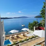 Luxury Waterfront Apartment - East Coast * نيدري